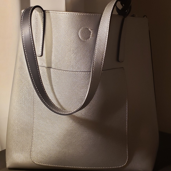 Silver tote bag w/ attached coin purse - Picture 2 of 5